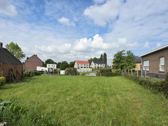Bouwgrond voor open bebouwing op gunstige locatie