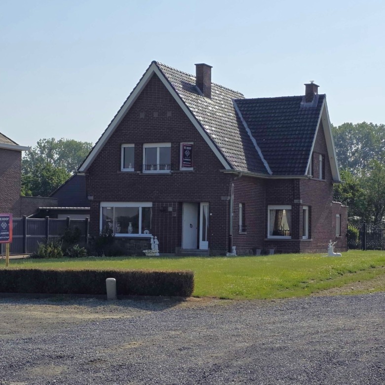 Kloeke open bebouwing met prachtige verzichten en tal van mogelijkheden op toplocatie