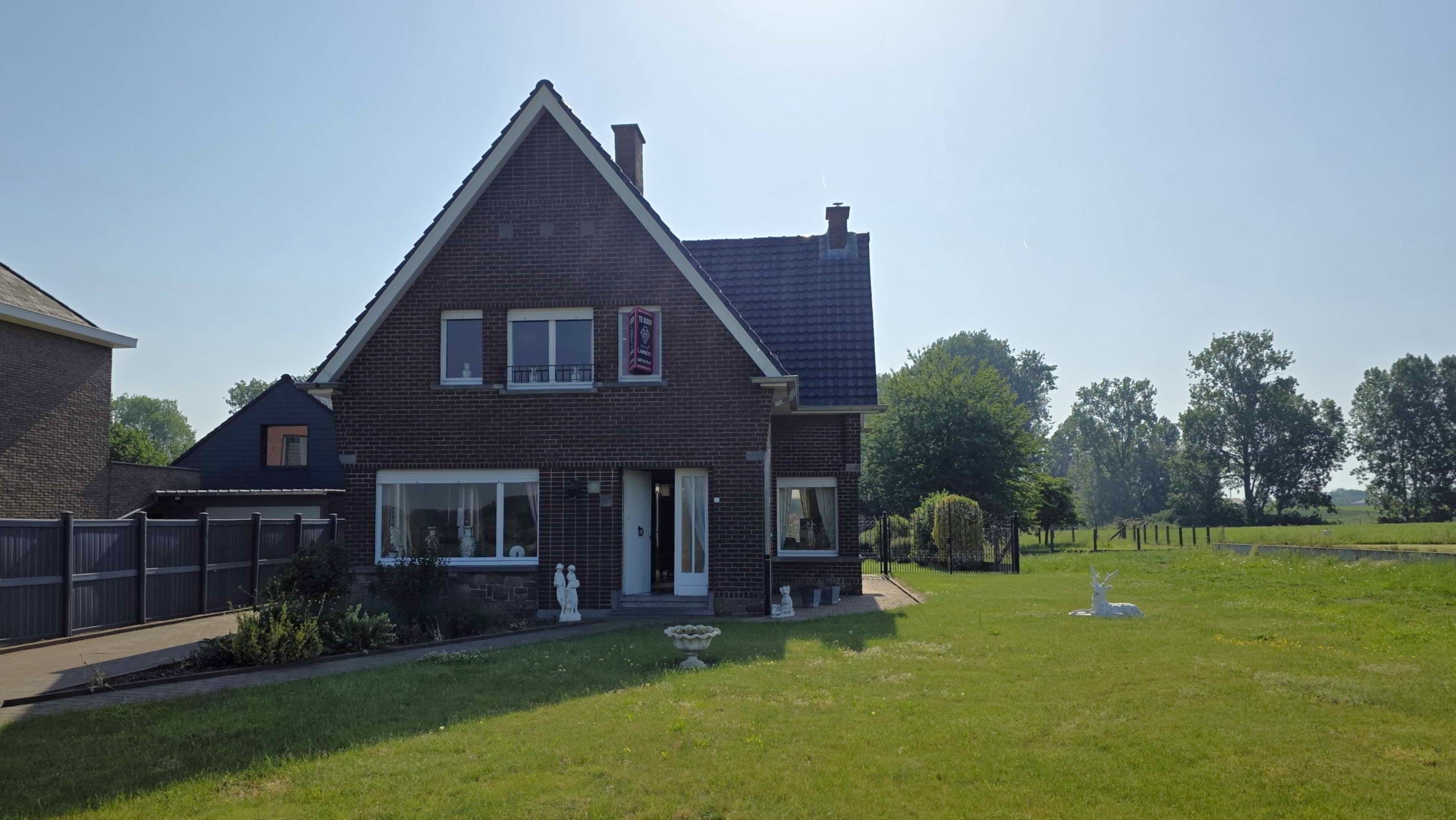Kloeke open bebouwing met prachtige verzichten en tal van mogelijkheden op toplocatie