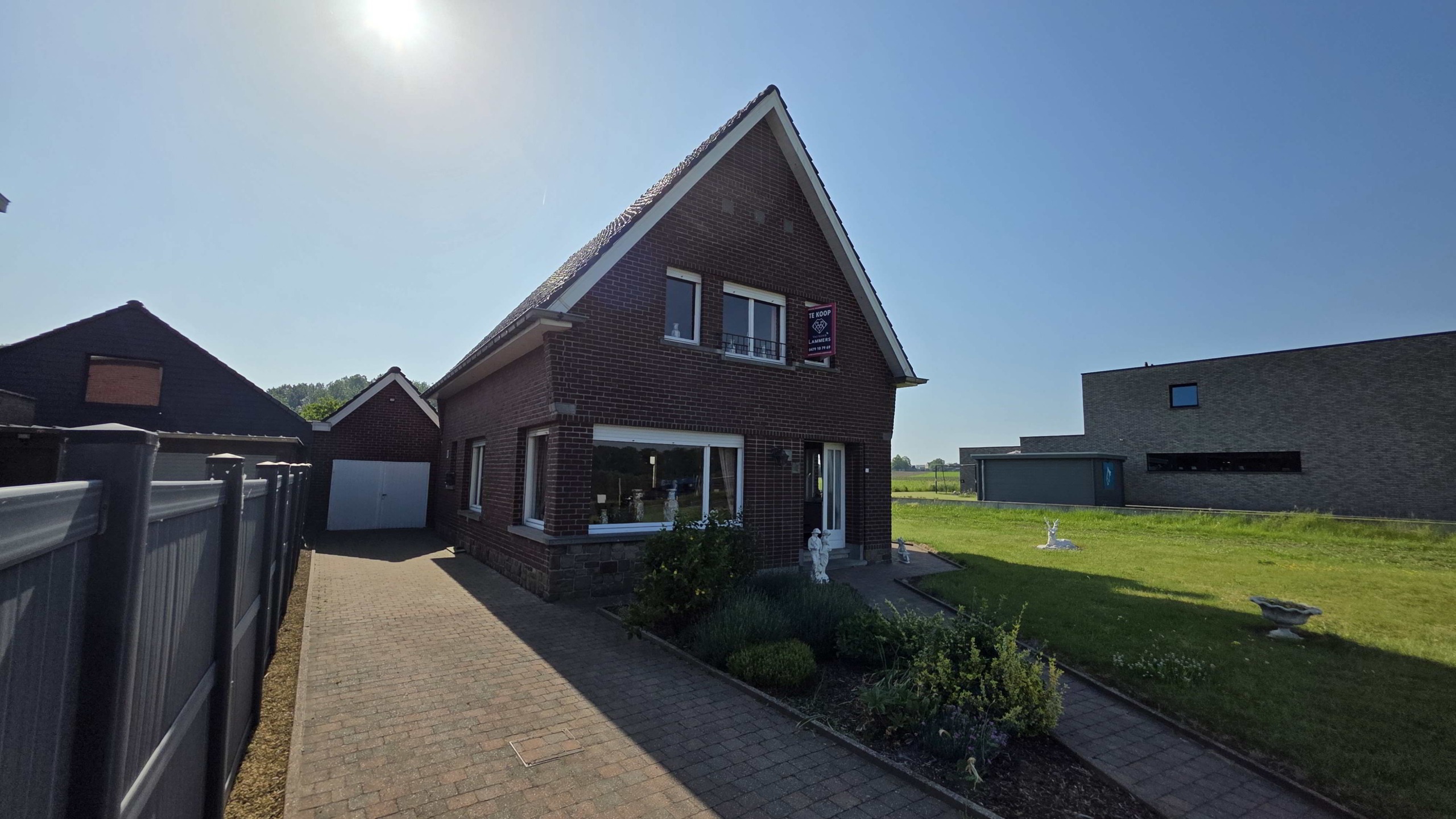 Kloeke open bebouwing met prachtige verzichten en tal van mogelijkheden op toplocatie