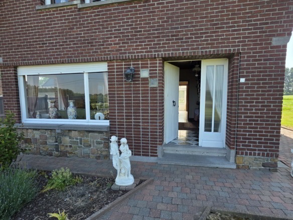Kloeke open bebouwing met prachtige verzichten en tal van mogelijkheden op toplocatie