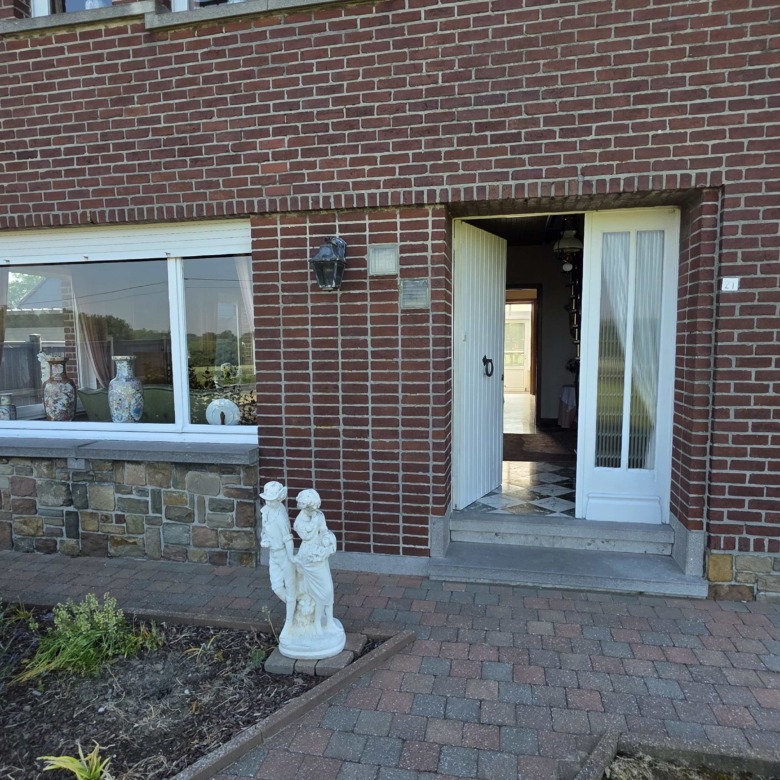Kloeke open bebouwing met prachtige verzichten en tal van mogelijkheden op toplocatie