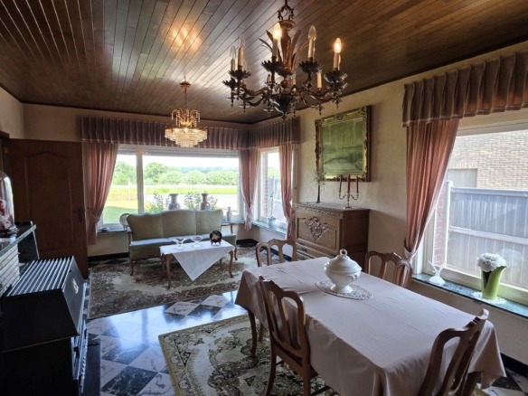 Kloeke open bebouwing met prachtige verzichten en tal van mogelijkheden op toplocatie