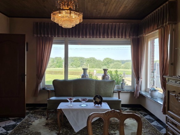 Kloeke open bebouwing met prachtige verzichten en tal van mogelijkheden op toplocatie