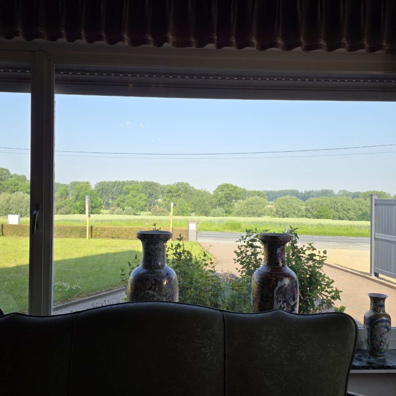 Kloeke open bebouwing met prachtige verzichten en tal van mogelijkheden op toplocatie