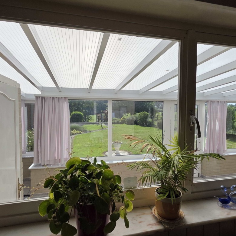 Kloeke open bebouwing met prachtige verzichten en tal van mogelijkheden op toplocatie