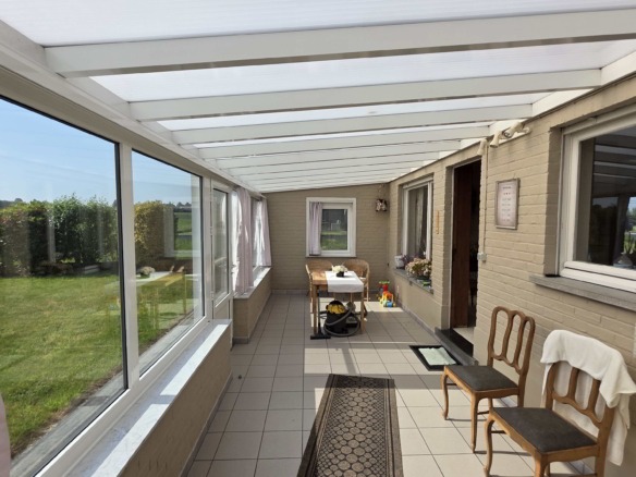 Kloeke open bebouwing met prachtige verzichten en tal van mogelijkheden op toplocatie