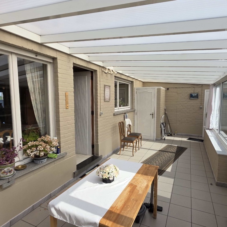 Kloeke open bebouwing met prachtige verzichten en tal van mogelijkheden op toplocatie