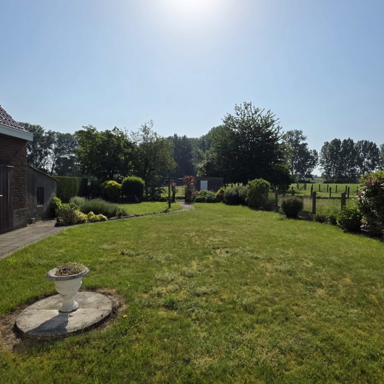 Kloeke open bebouwing met prachtige verzichten en tal van mogelijkheden op toplocatie