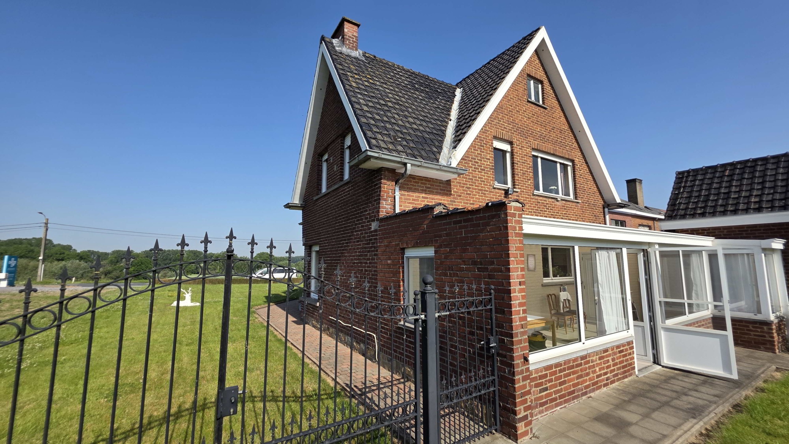 Kloeke open bebouwing met prachtige verzichten en tal van mogelijkheden op toplocatie