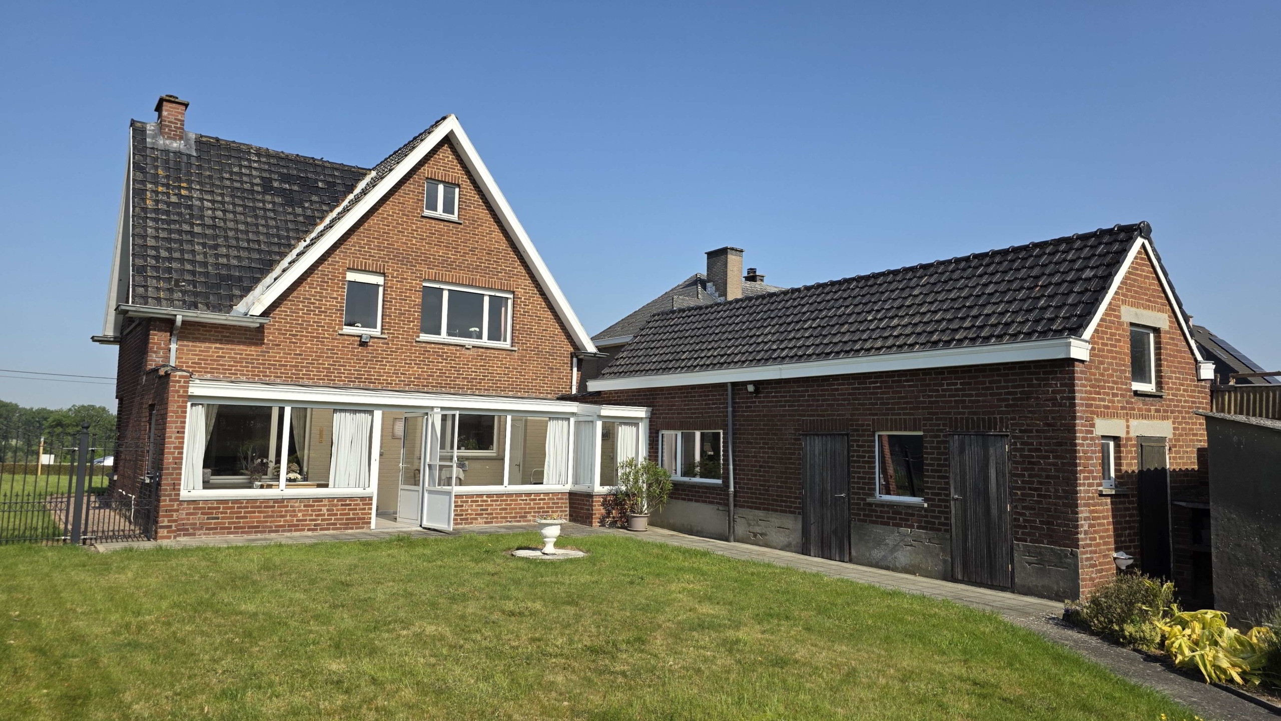 Kloeke open bebouwing met prachtige verzichten en tal van mogelijkheden op toplocatie