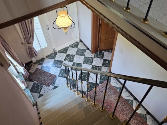 Kloeke open bebouwing met prachtige verzichten en tal van mogelijkheden op toplocatie