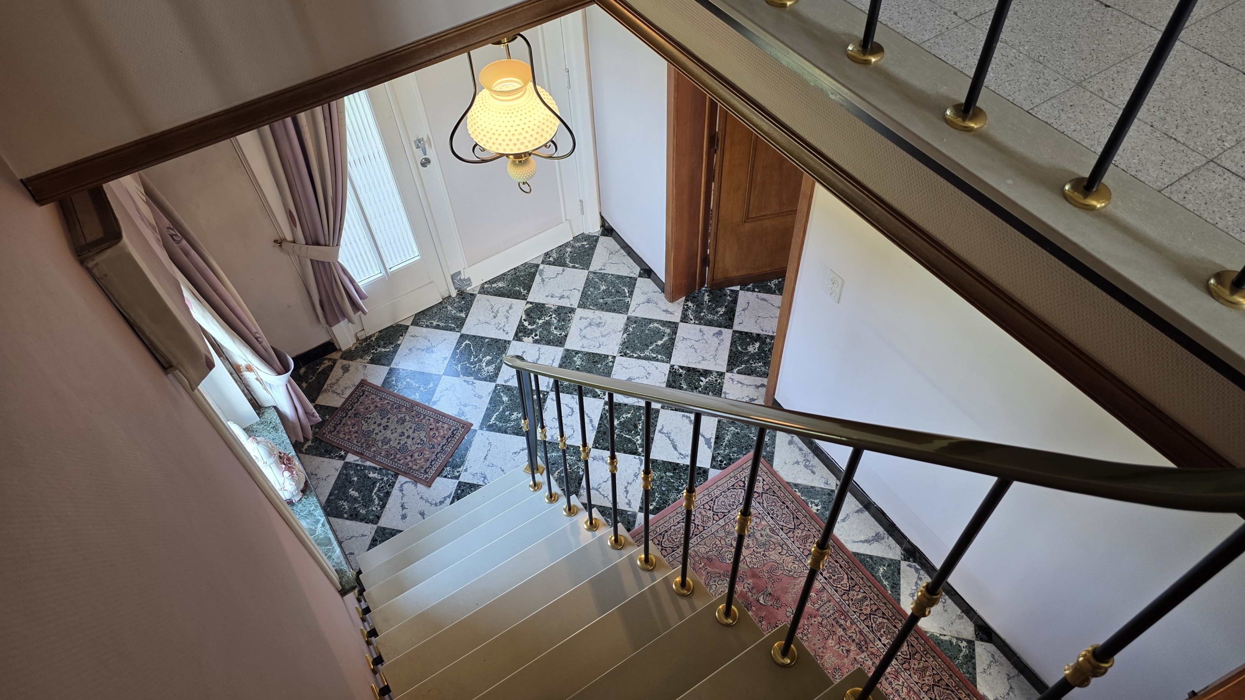 Kloeke open bebouwing met prachtige verzichten en tal van mogelijkheden op toplocatie