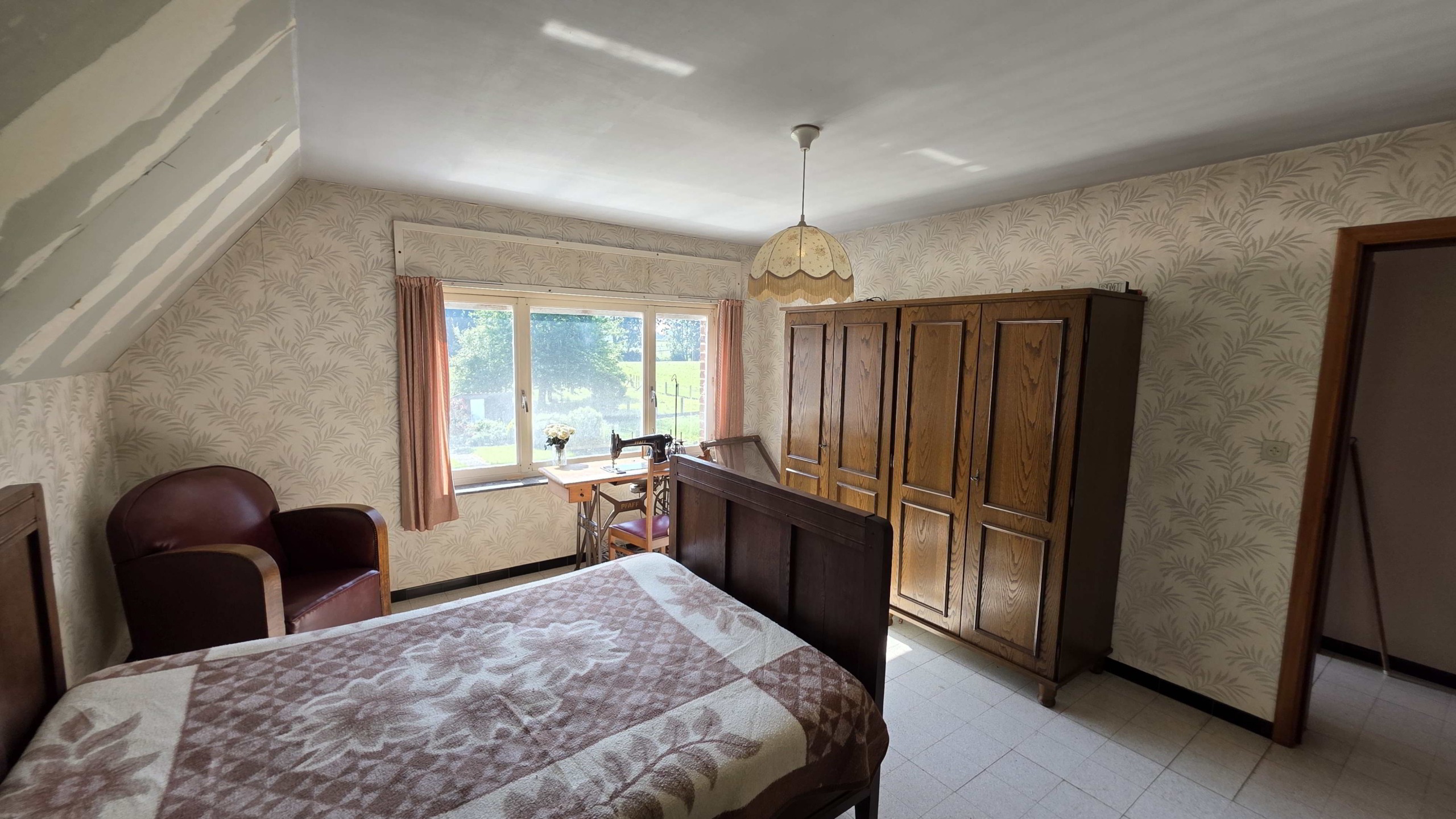 Kloeke open bebouwing met prachtige verzichten en tal van mogelijkheden op toplocatie
