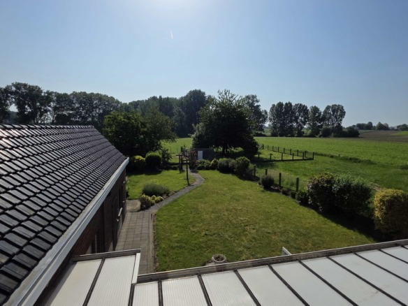 Kloeke open bebouwing met prachtige verzichten en tal van mogelijkheden op toplocatie