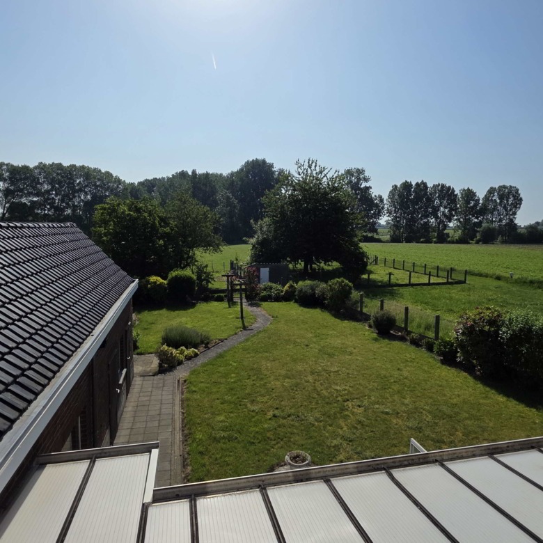 Kloeke open bebouwing met prachtige verzichten en tal van mogelijkheden op toplocatie