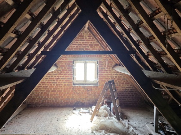 Kloeke open bebouwing met prachtige verzichten en tal van mogelijkheden op toplocatie