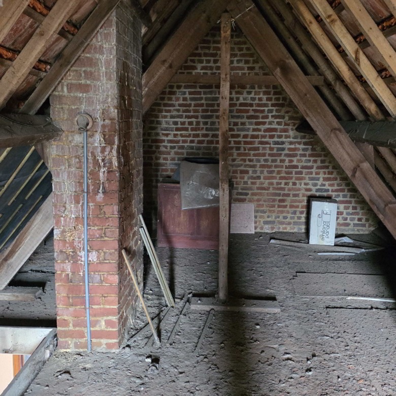Kloeke open bebouwing met prachtige verzichten en tal van mogelijkheden op toplocatie
