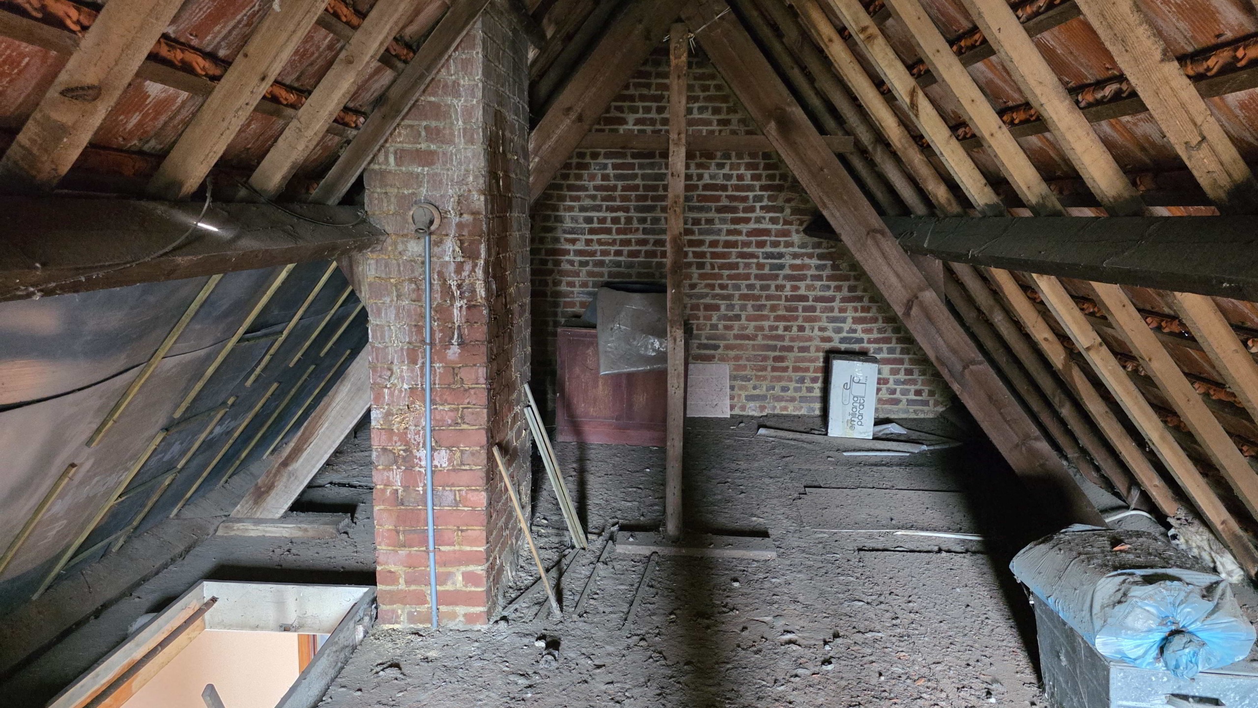 Kloeke open bebouwing met prachtige verzichten en tal van mogelijkheden op toplocatie