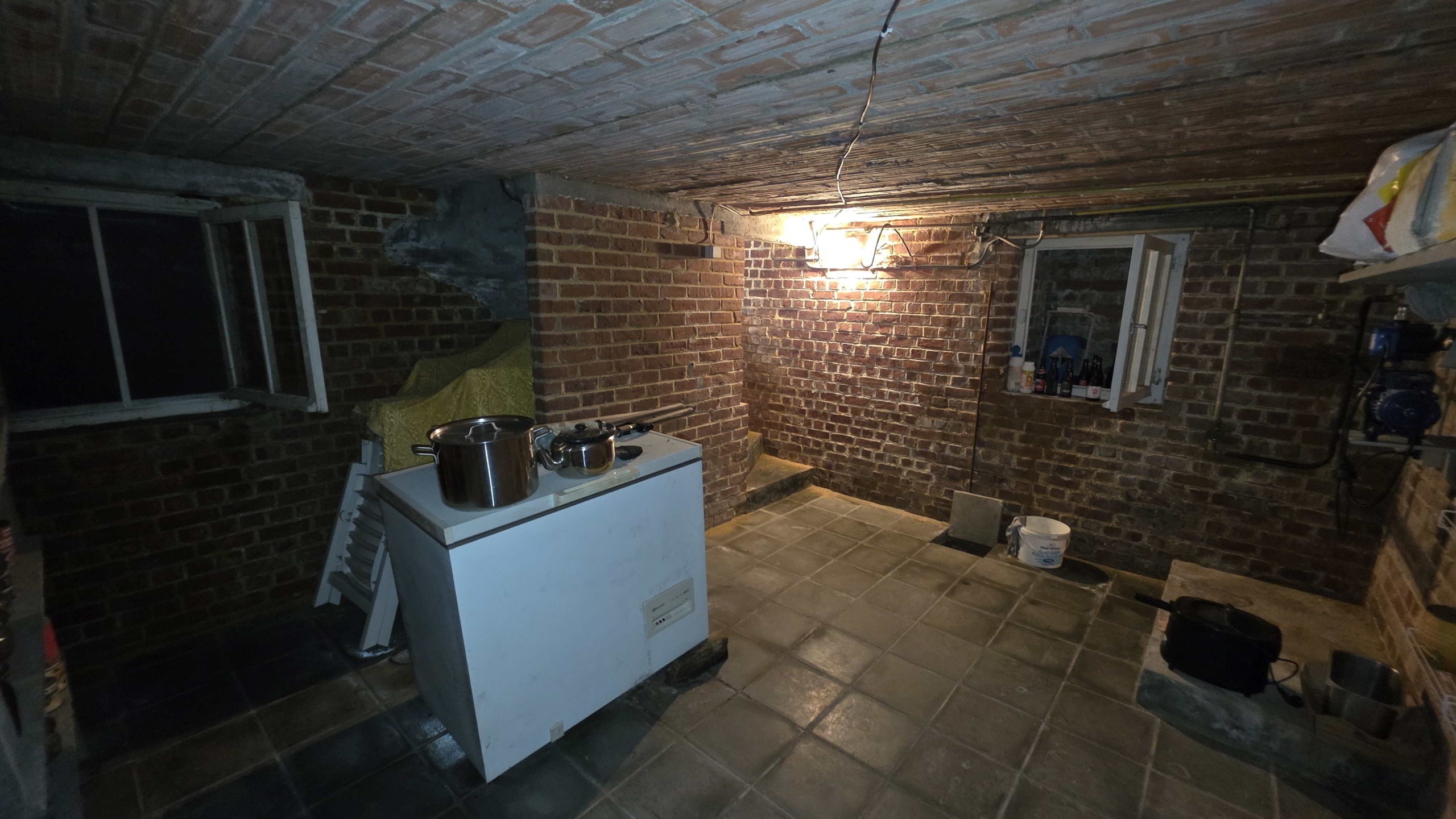 Kloeke open bebouwing met prachtige verzichten en tal van mogelijkheden op toplocatie