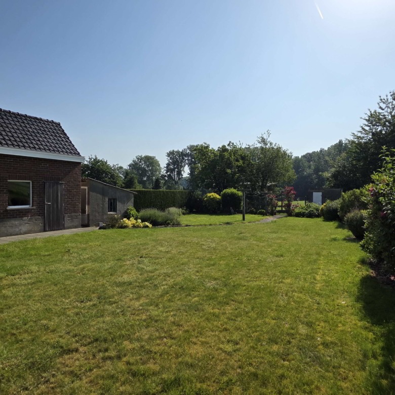 Kloeke open bebouwing met prachtige verzichten en tal van mogelijkheden op toplocatie