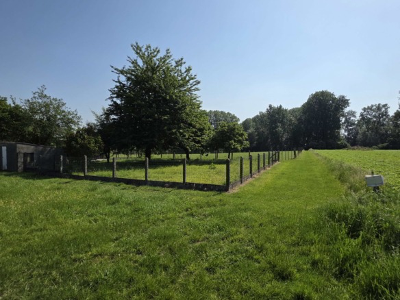 Kloeke open bebouwing met prachtige verzichten en tal van mogelijkheden op toplocatie
