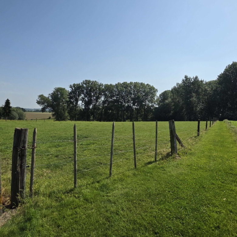 Kloeke open bebouwing met prachtige verzichten en tal van mogelijkheden op toplocatie