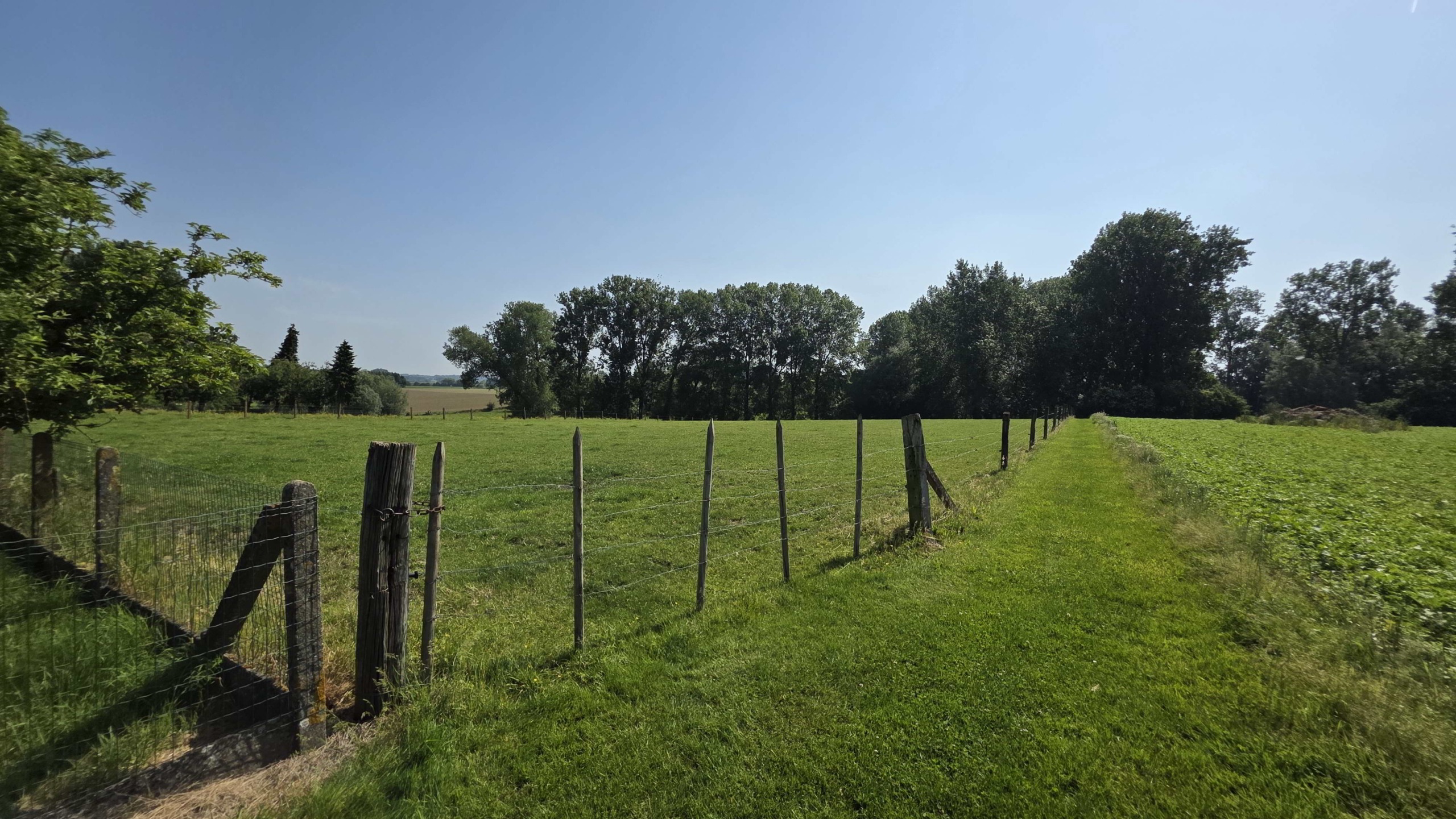 Kloeke open bebouwing met prachtige verzichten en tal van mogelijkheden op toplocatie