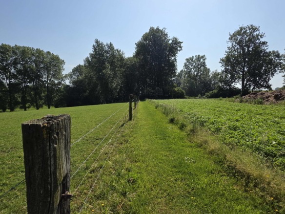 Kloeke open bebouwing met prachtige verzichten en tal van mogelijkheden op toplocatie