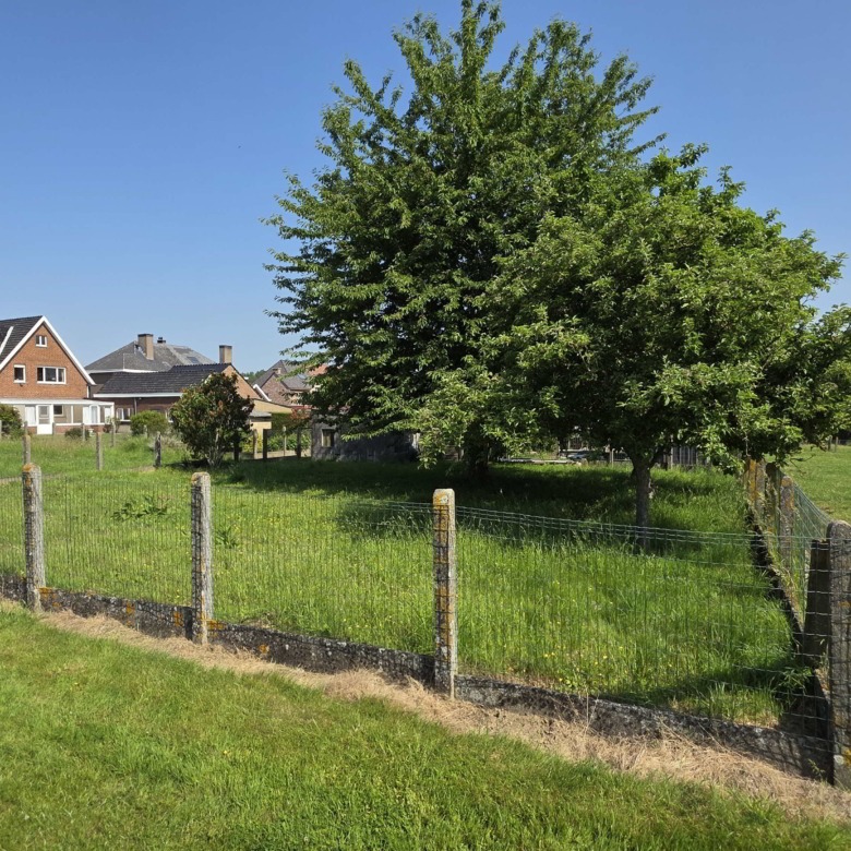 Kloeke open bebouwing met prachtige verzichten en tal van mogelijkheden op toplocatie