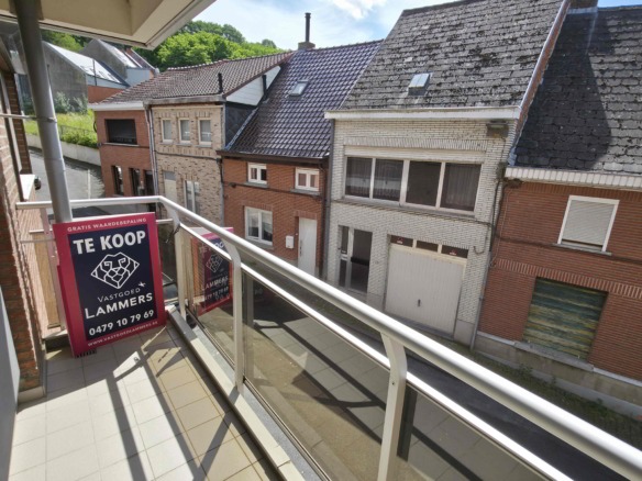 Verzorgd appartement met 2 slpks, groot terras (42 m²!) en garage!