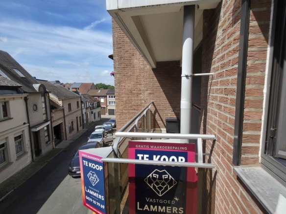 Verzorgd appartement met 2 slpks, groot terras (42 m²!) en garage!