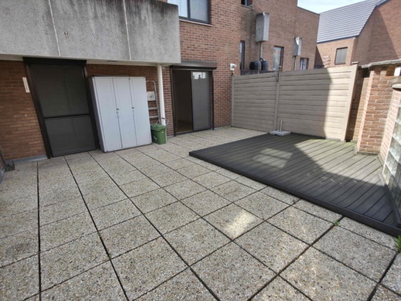 Verzorgd appartement met 2 slpks, groot terras (42 m²!) en garage!