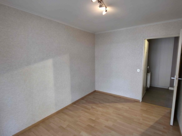 Verzorgd appartement met 2 slpks, groot terras (42 m²!) en garage!