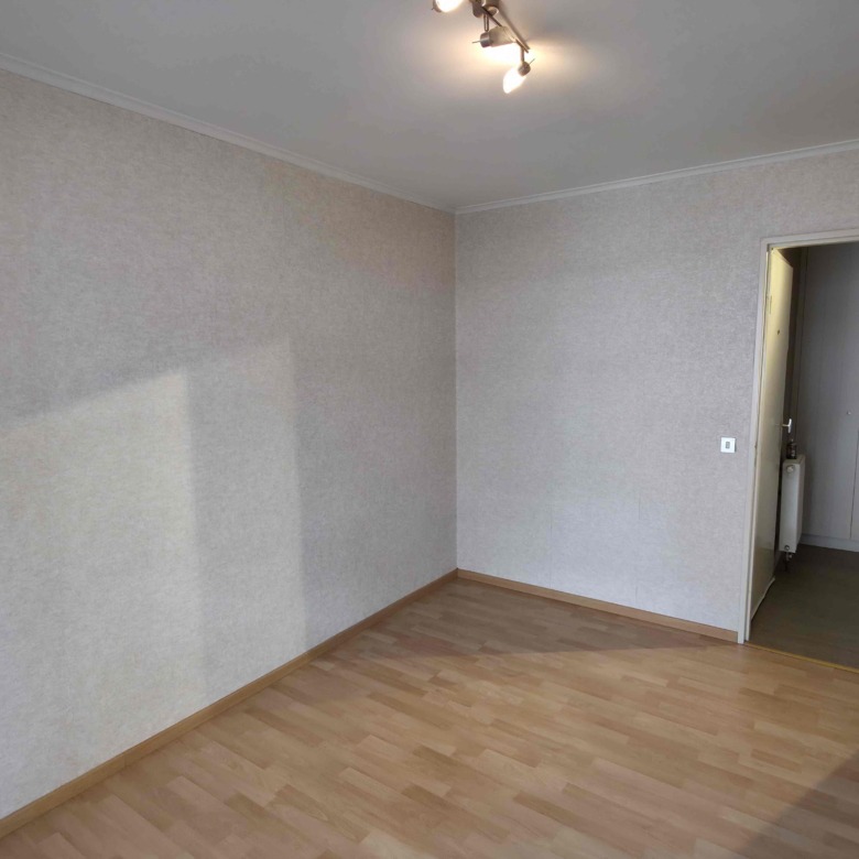 Verzorgd appartement met 2 slpks, groot terras (42 m²!) en garage!