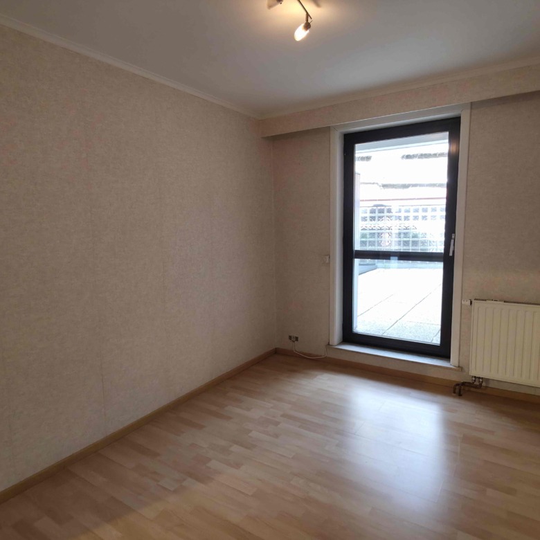 Verzorgd appartement met 2 slpks, groot terras (42 m²!) en garage!