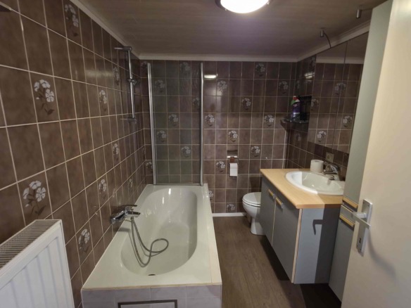 Verzorgd appartement met 2 slpks, groot terras (42 m²!) en garage!