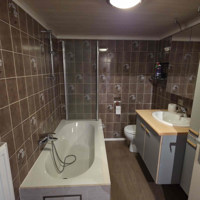 Verzorgd appartement met 2 slpks, groot terras (42 m²!) en garage!