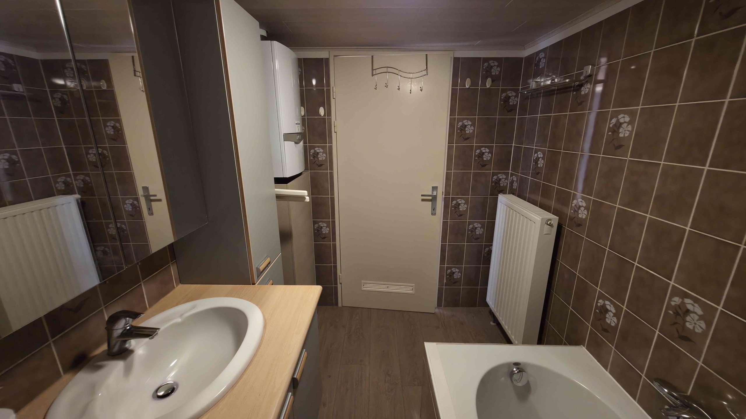 Verzorgd appartement met 2 slpks, groot terras (42 m²!) en garage!