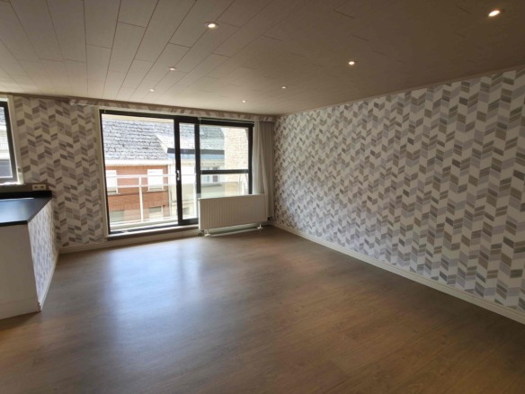 Verzorgd appartement met 2 slpks, groot terras (42 m²!) en garage!