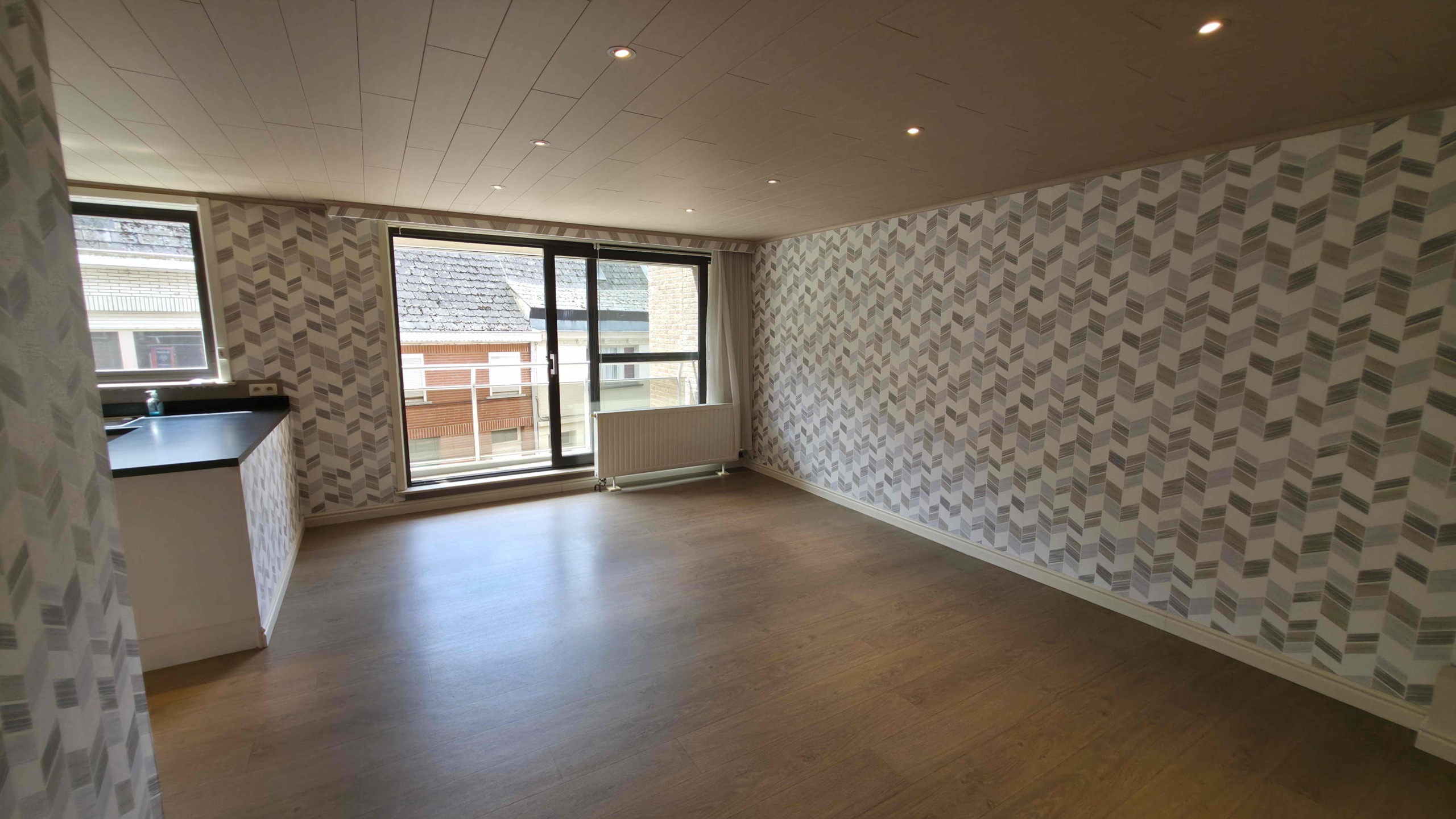 Verzorgd appartement met 2 slpks, groot terras (42 m²!) en garage!