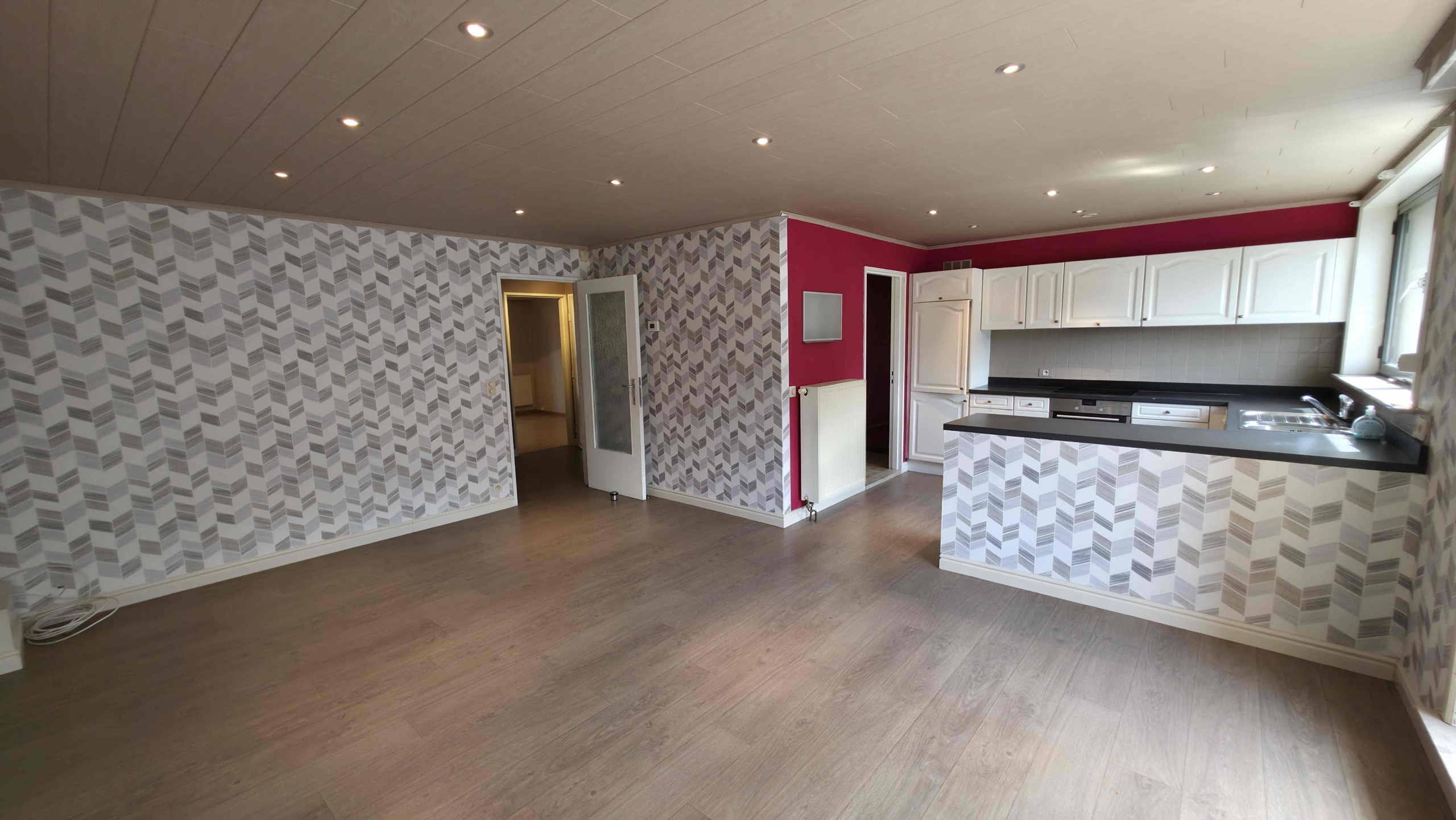 Verzorgd appartement met 2 slpks, groot terras (42 m²!) en garage!