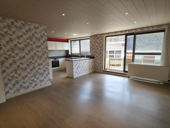 Verzorgd appartement met 2 slpks, groot terras (42 m²!) en garage!