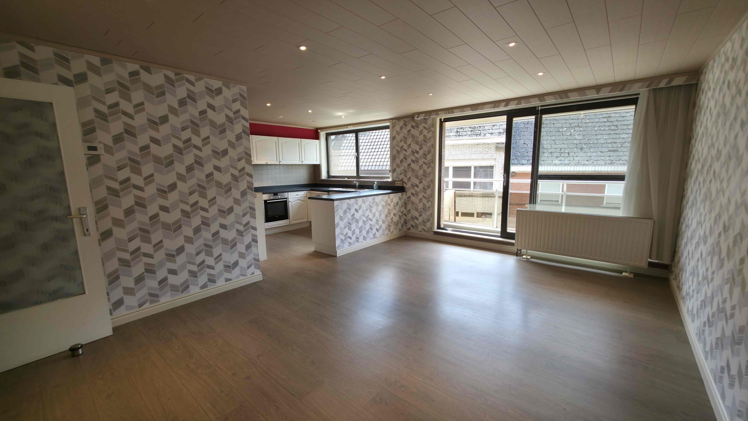 Verzorgd appartement met 2 slpks, groot terras (42 m²!) en garage!