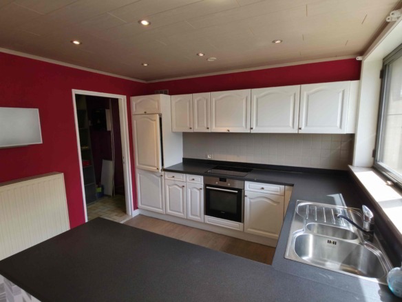 Verzorgd appartement met 2 slpks, groot terras (42 m²!) en garage!