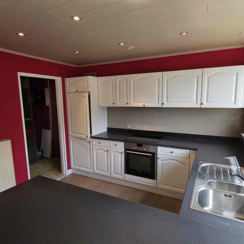 Verzorgd appartement met 2 slpks, groot terras (42 m²!) en garage!