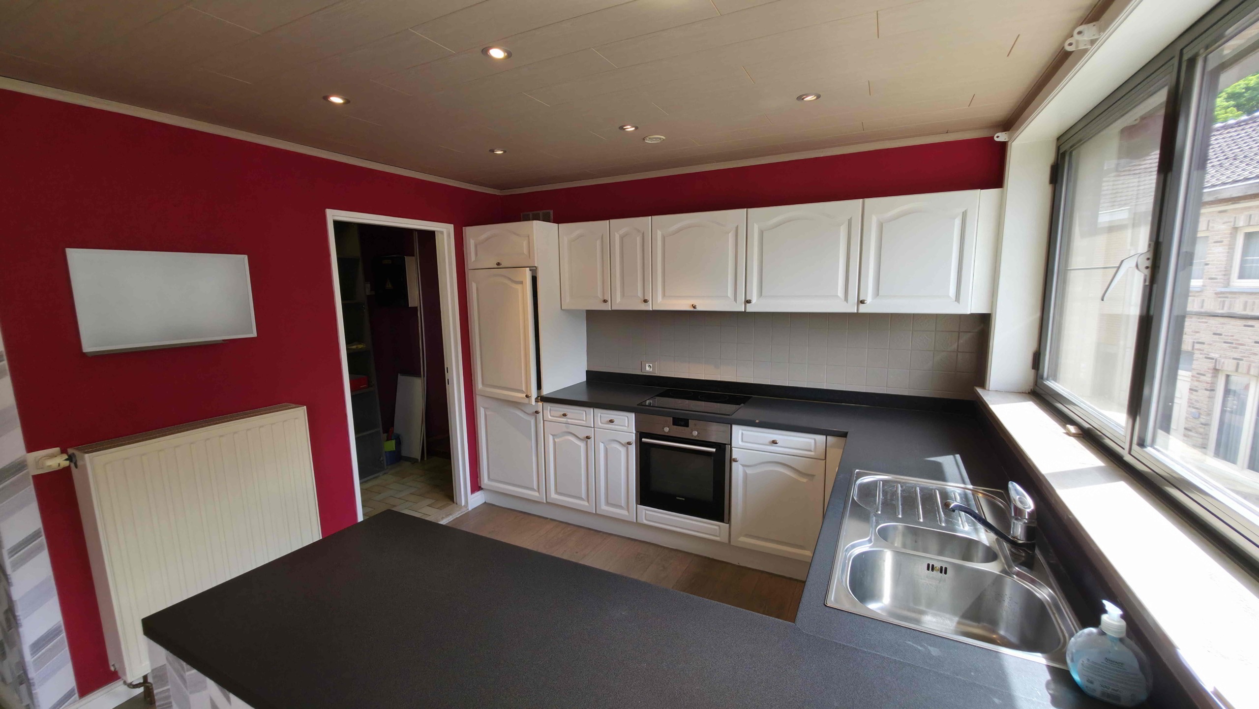 Verzorgd appartement met 2 slpks, groot terras (42 m²!) en garage!