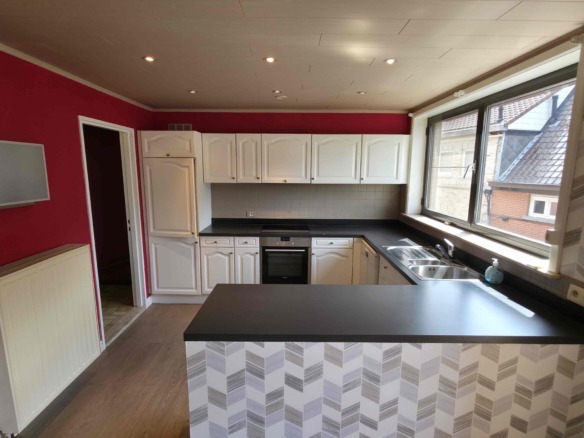 Verzorgd appartement met 2 slpks, groot terras (42 m²!) en garage!