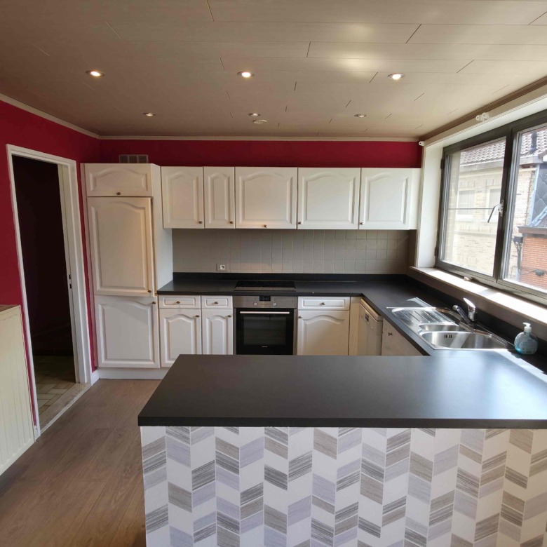 Verzorgd appartement met 2 slpks, groot terras (42 m²!) en garage!