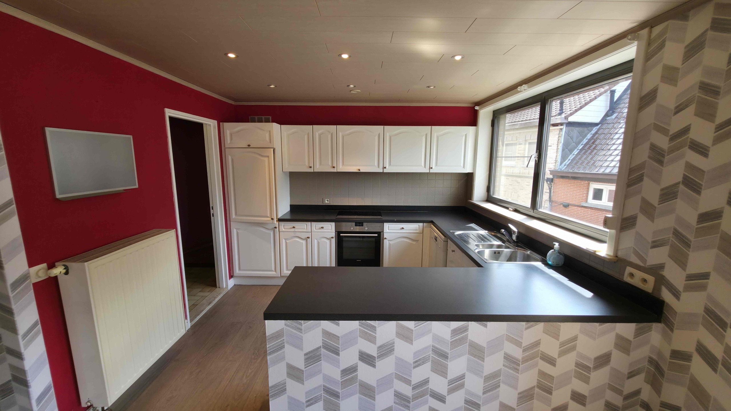 Verzorgd appartement met 2 slpks, groot terras (42 m²!) en garage!